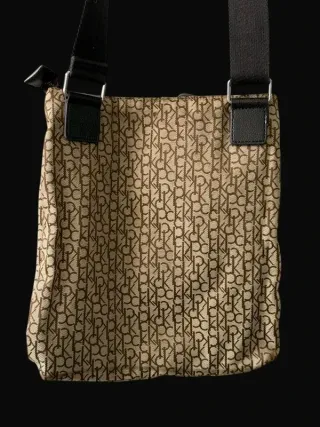 Calvin Klein Bandolera Logo Monogram Camel B00070