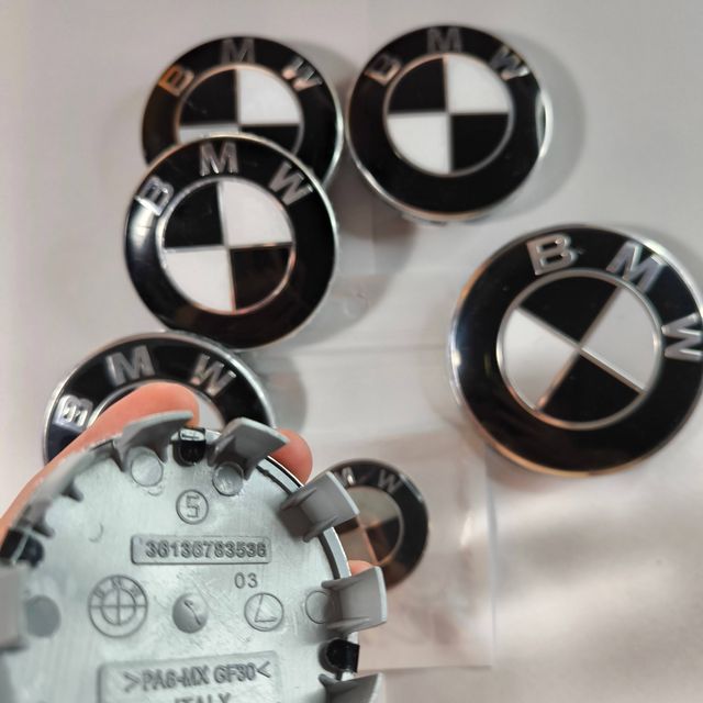 PACK 7 EMBLEMAS BMW BLANCO NEGRO - TAPABUJES BMW