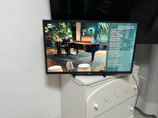 Televisore Akai Nero no smart completo di telecote