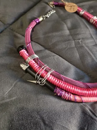 Collana tubi rosa e viola fatta a mano