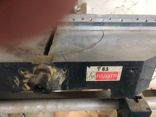 Tronzadora con banco de trabajo