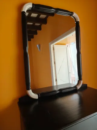 Cómoda negra con espejo