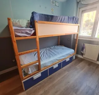 Cama alta Kura Ikea madera
