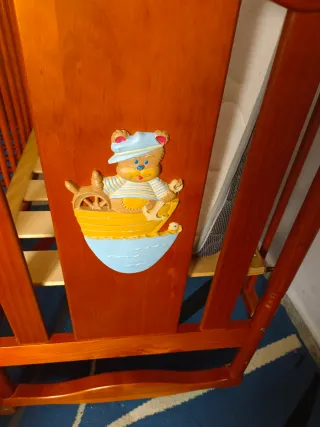 Cuna de madera para bebé