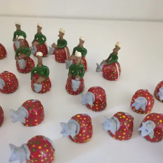 Lotto 23 mini statuine vintage in terracotta