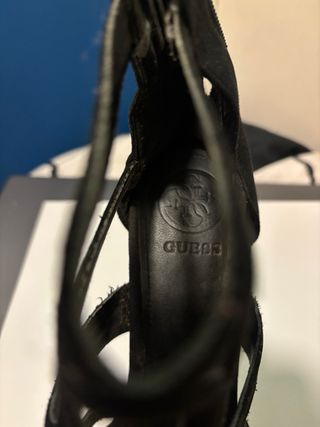 Mudanza! Sandalias Guess Tacón Aguja Negras