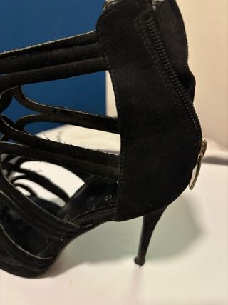 Mudanza! Sandalias Guess Tacón Aguja Negras