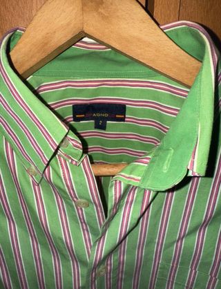 Camisa de rayas verde y rosa