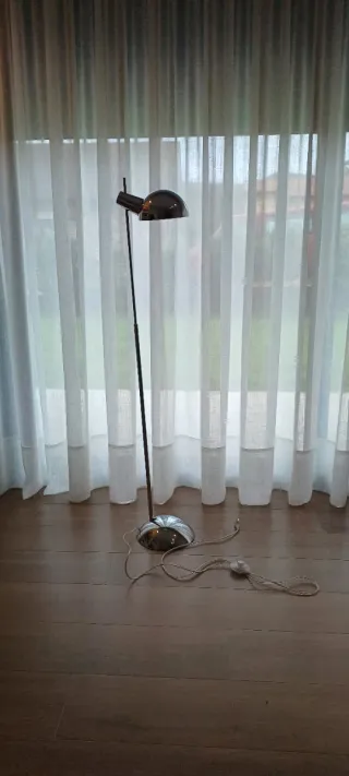 Lámpara de pie moderna metal