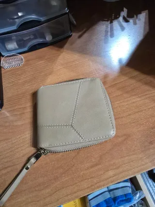 Cartera beige con correa