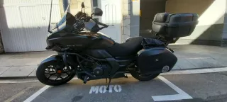 Honda CTX 700 Negra