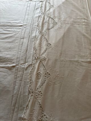 LENZUOLO RICAMATO CoN FEDERE