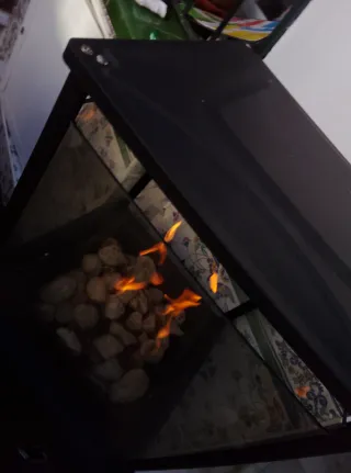 Estufa de gas con piedras decorativas