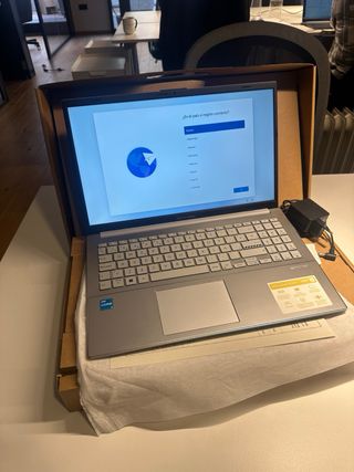 ASUS VivoBook i3 8GB 15.6 Portátil