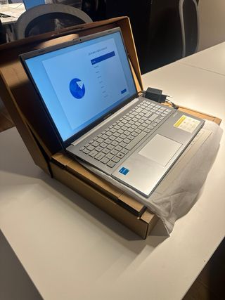 ASUS VivoBook i3 8GB 15.6 Portátil