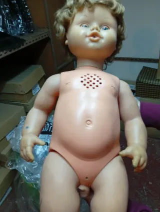 Muñeca antigua de plástico