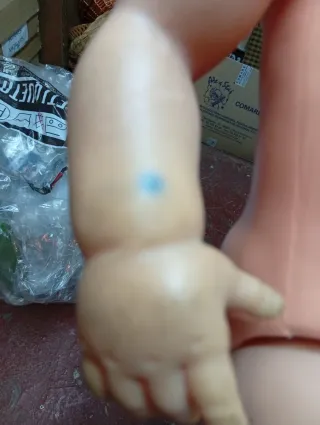 Muñeca antigua de plástico