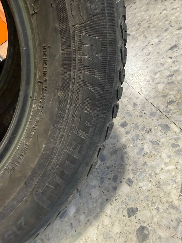 3 Neumáticos 4 Estaciones 215/65 R16 102V