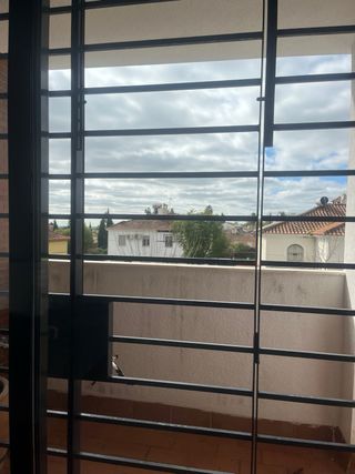 Ventana aluminio corredera con rejas