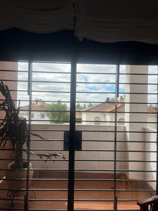 Ventana aluminio corredera con rejas