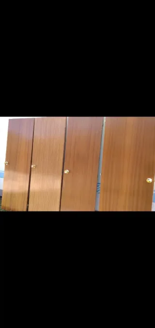 Puertas de madera con y sin pestillo