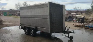 Carro de doble eje cerrado en chapa