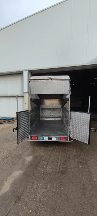 Carro de doble eje cerrado en chapa