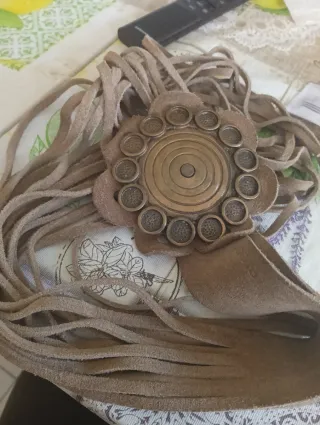 Cintura vintage con frange e decorazioni