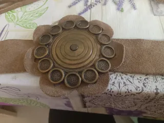 Cintura vintage con frange e decorazioni