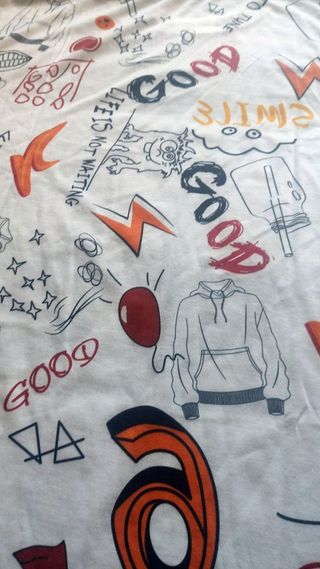 CAMISETA UNISEX OSO PELUCHE GRAFITI SHEIN TALLA M