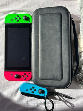 Nintendo Switch Verde y Rosa con Funda