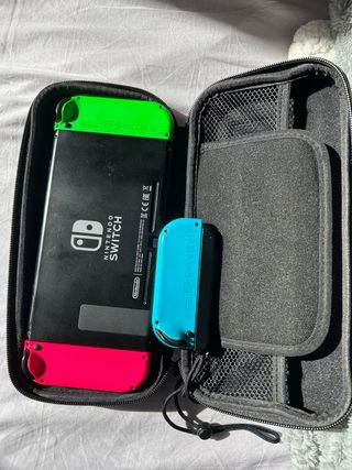 Nintendo Switch Verde y Rosa con Funda