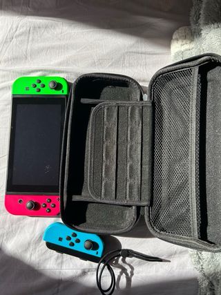 Nintendo Switch Verde y Rosa con Funda