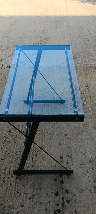 Mesa de cristal y metal negra