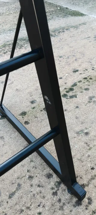 Mesa de cristal y metal negra