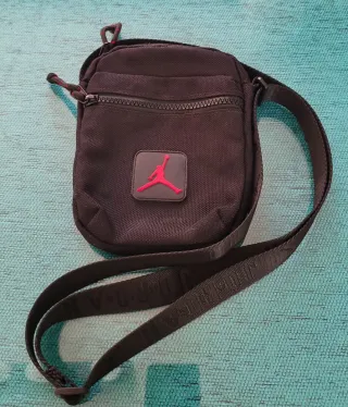 Bandolera Jordan Negra y Roja