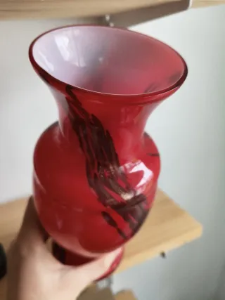 Jarrón de cristal rojo y marrón