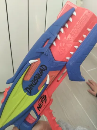 Pistola Nerf Dinosquad Terrofak X4