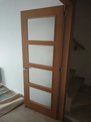 Puerta interior madera con 4 cristales