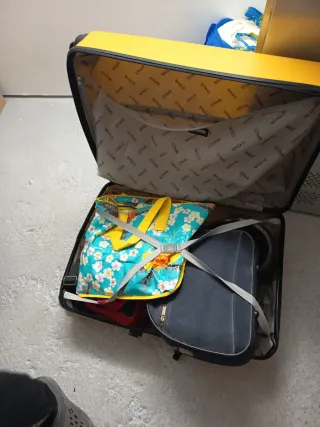 Maleta amarilla grande