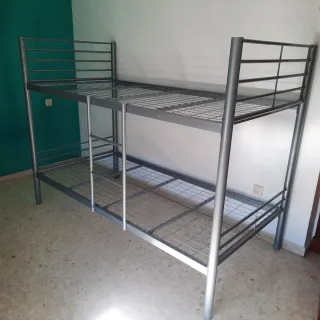 Litera metálica gris