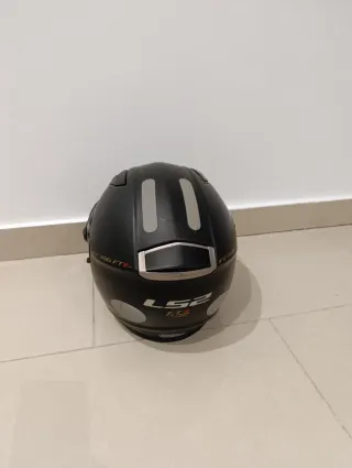 Casco LS2 Talla M Negro. Incluye lámina antibaho