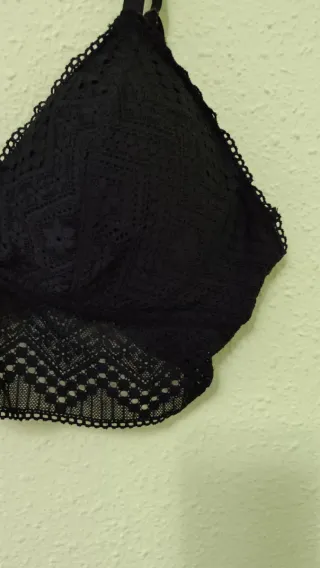 Bralette encaje Oysho negro de espalda baja