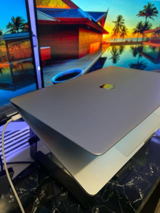 MacBook Pro 2018 + Paquete Adobe