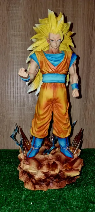 Goku Super Saiyan 3 FIGURA DBZ.