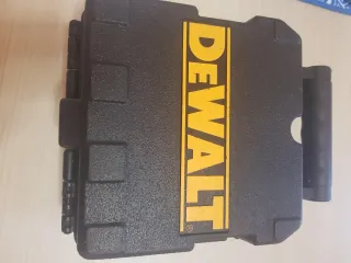 Taladro Milwaukee y nivel laser de walt