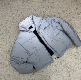 Chaqueta acolchada plateada reflectante