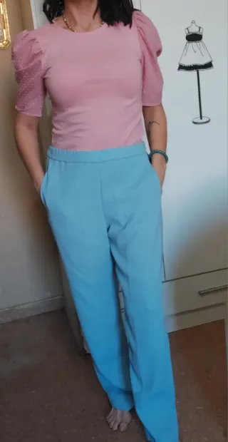 Conjunto dos piezas: top rosa y pantalón azul