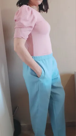 Conjunto dos piezas: top rosa y pantalón azul