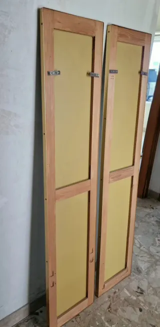 Coppia Specchi da Parete Verticali con Cornice Oro